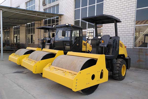 <a href='http://www.woloverlife.xyz' target='_blank'>壓路機(jī)</a>廠家 <a href='http://www.woloverlife.xyz' target='_blank'>壓路機(jī)</a>廠家