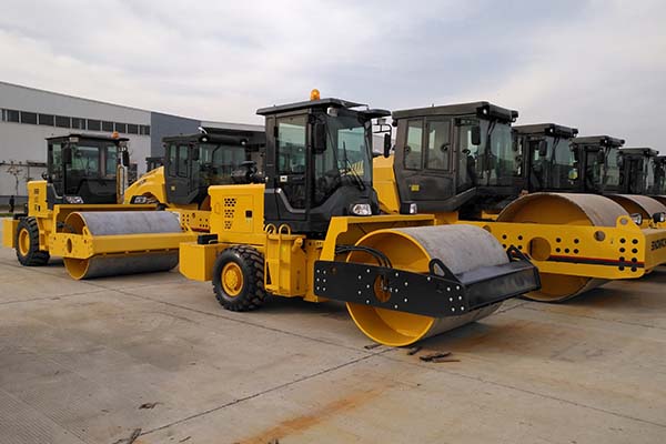 <a href='http://www.woloverlife.xyz/product/77.html' target='_blank'>振動壓路機(jī)</a>